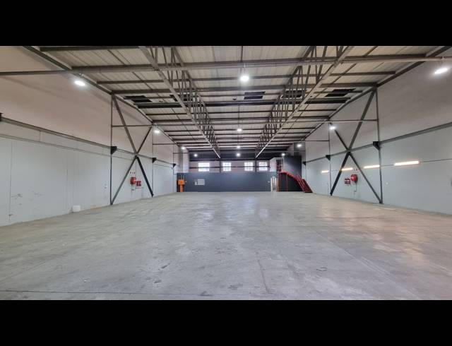 734M² WAREHOUSE TO LET IN JET PARK